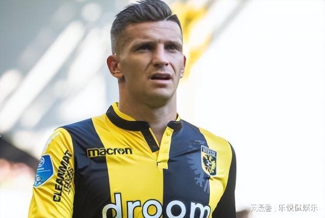 五大联赛战报：曼城上演绝杀连续31场不败；巴萨前十轮仅有一负.