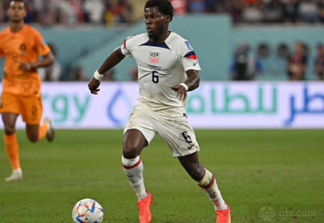 世体：巴萨明夏可免费召回罗克，罗克拒绝加入回避条款