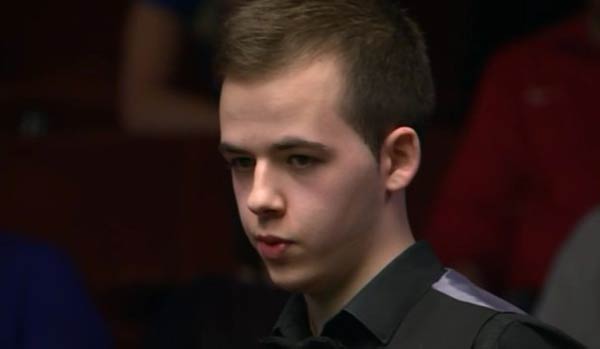 詹姆斯空砍准三双，15篮板大幅刷新个人赛季新高（詹姆斯准三双难救主，15篮板刷新个人赛季纪录）