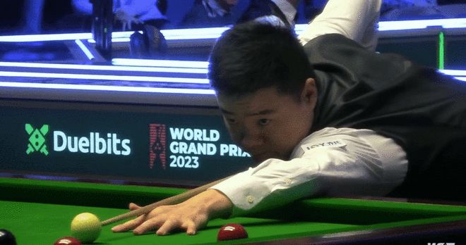 詹姆斯空砍准三双，15篮板大幅刷新个人赛季新高（詹姆斯准三双难救主，15篮板刷新个人赛季纪录）