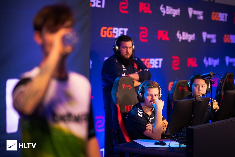 手递手在中 手递手在中